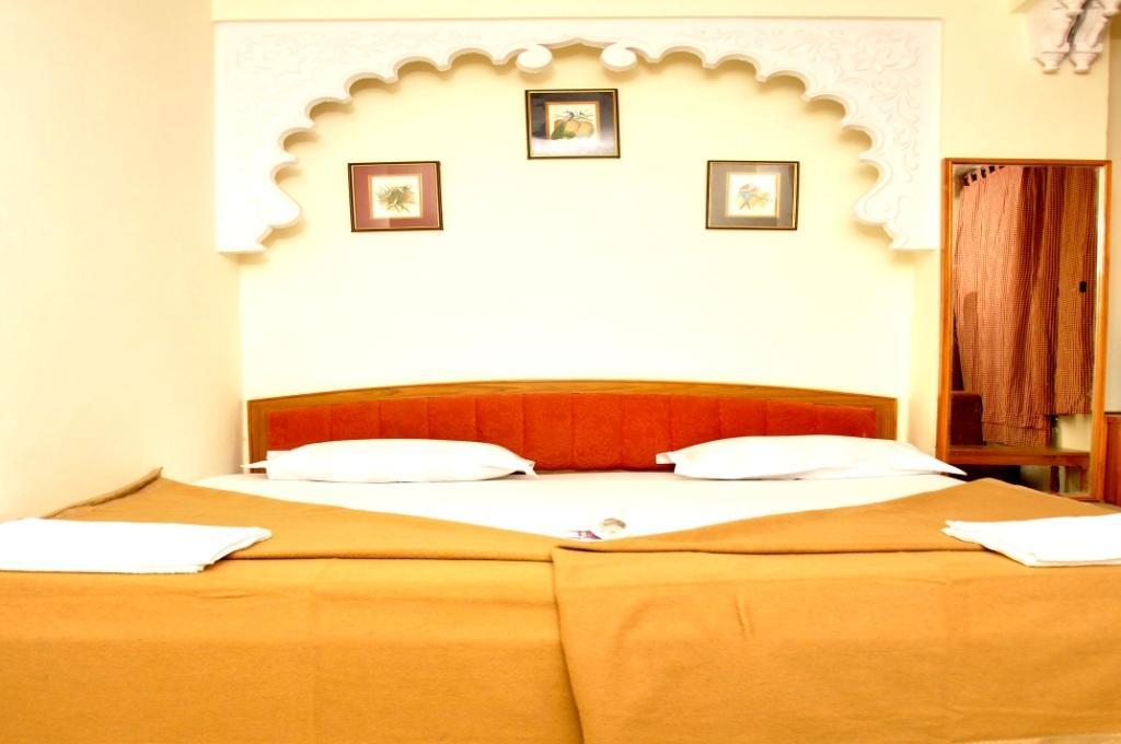 Hotel Kiran Palace Udajpur Pokoj fotografie