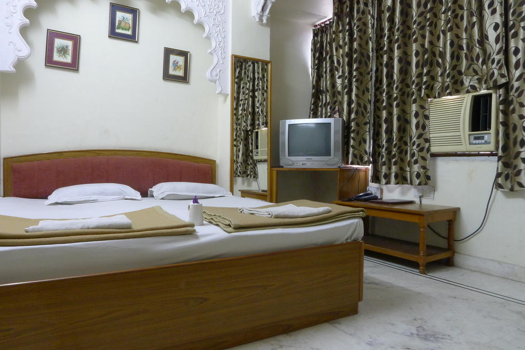 Hotel Kiran Palace Udajpur Exteriér fotografie